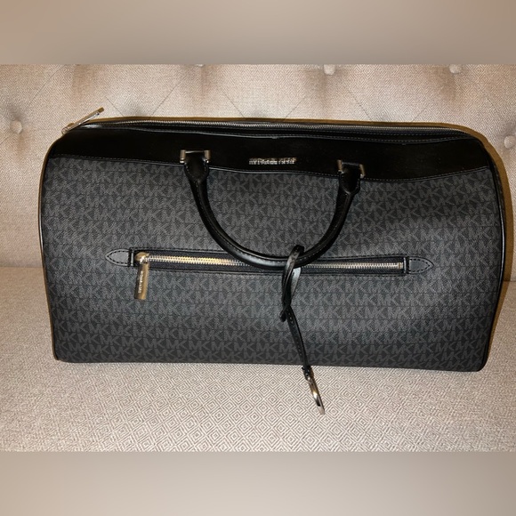 XL Michael Kors Travel Bag - Picture 9 of 16